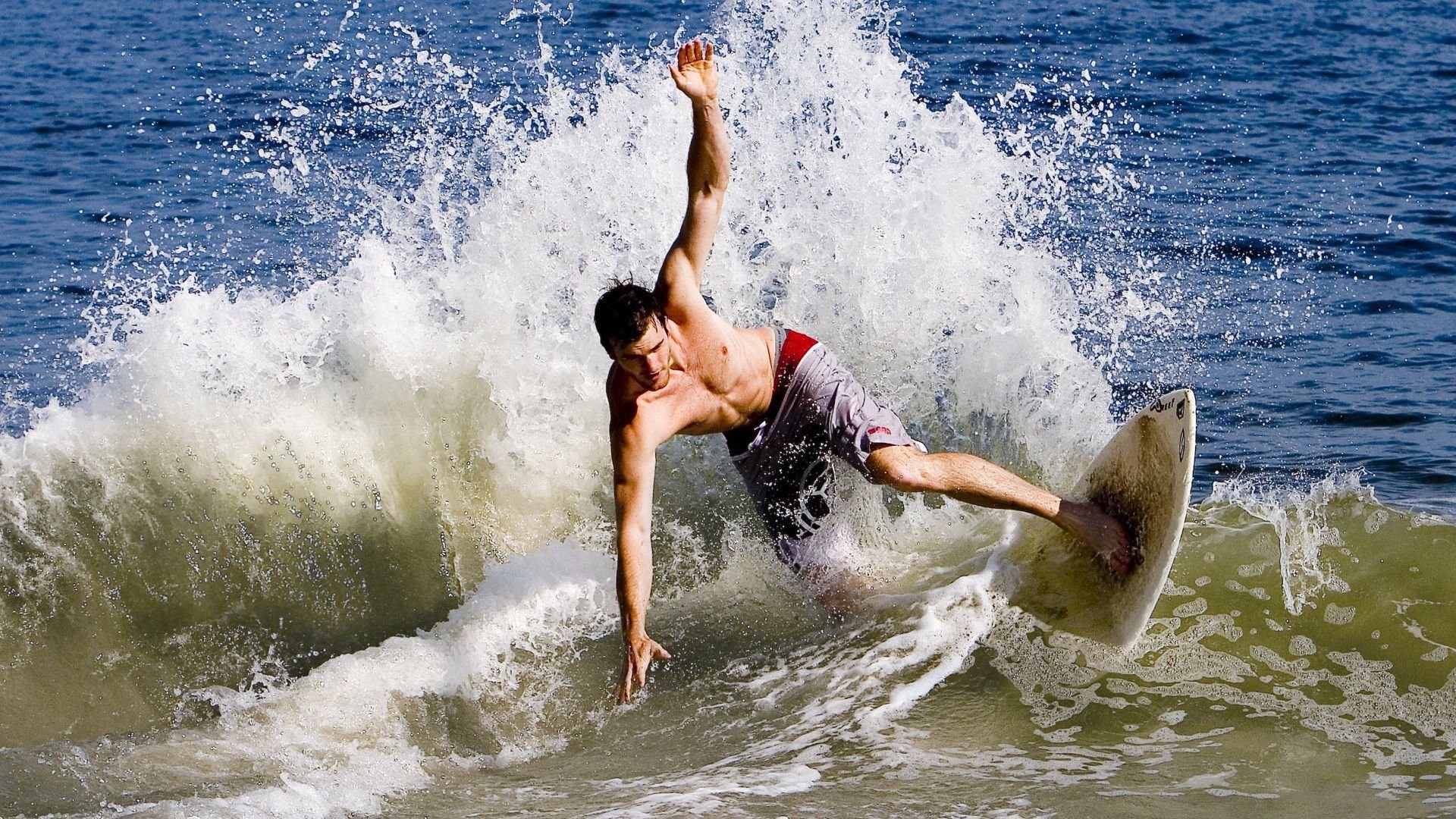 JIUYOU GAMING-乌拉圭队在巴黎奥运会比赛中展现出高效的快攻配合，乌拉圭参加奥运会